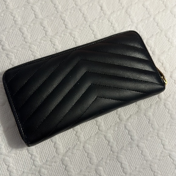 ===SOLD====YVES SAINT LAURENT Chevron Zpper Wallet - Picture 3 of 5